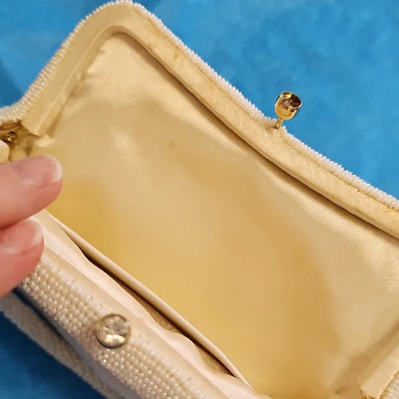 Elegant Cream Beaded Clutch - Picture 12 of 16